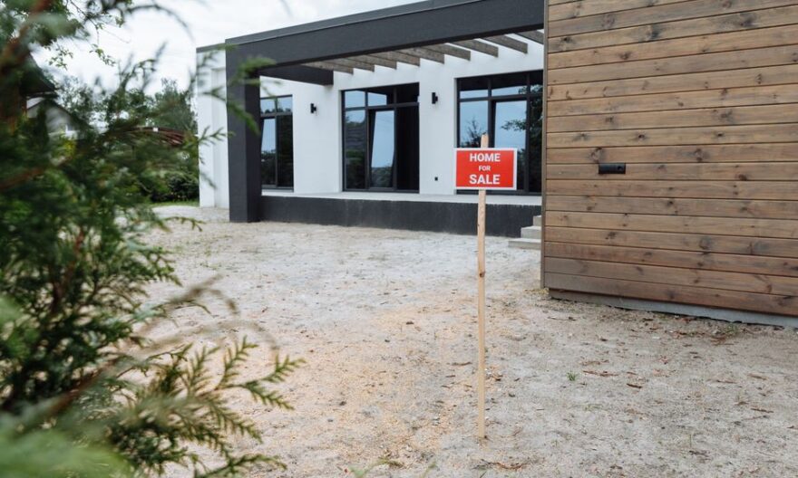 Modern house exterior with a 'Home for Sale' sign in front yard. - Photo by Thirdman on Pexels